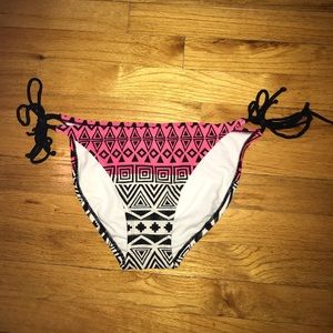Patterned bikini bottom